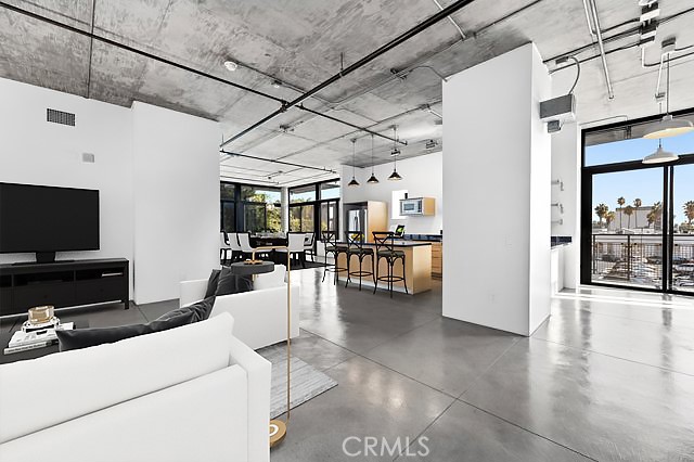 835 Locust Avenue 322