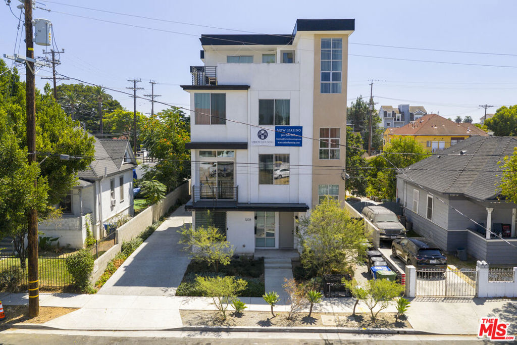 1208 W 25th Street