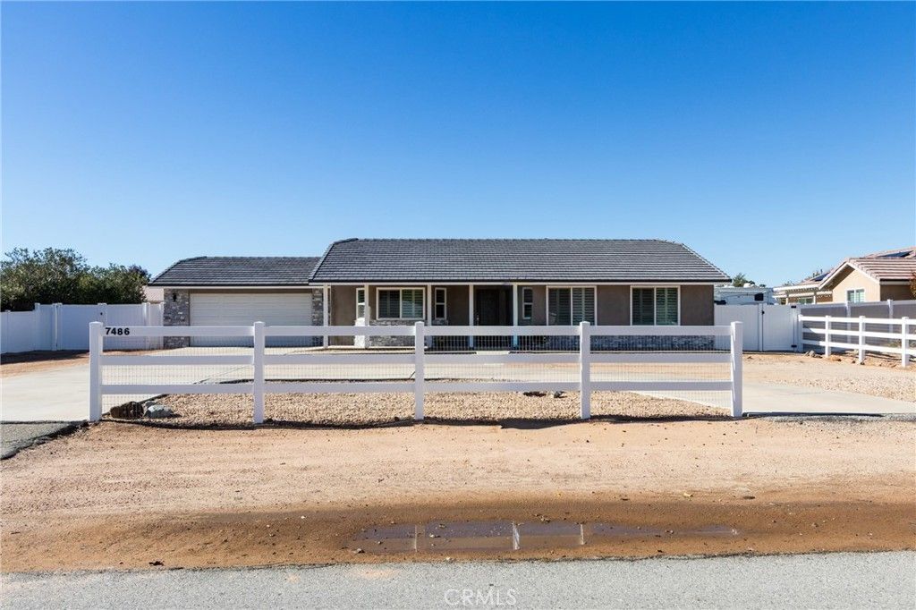 Photo of 7486 Langdon Ave, Hesperia, CA 92345 (MLS # HD25266883)