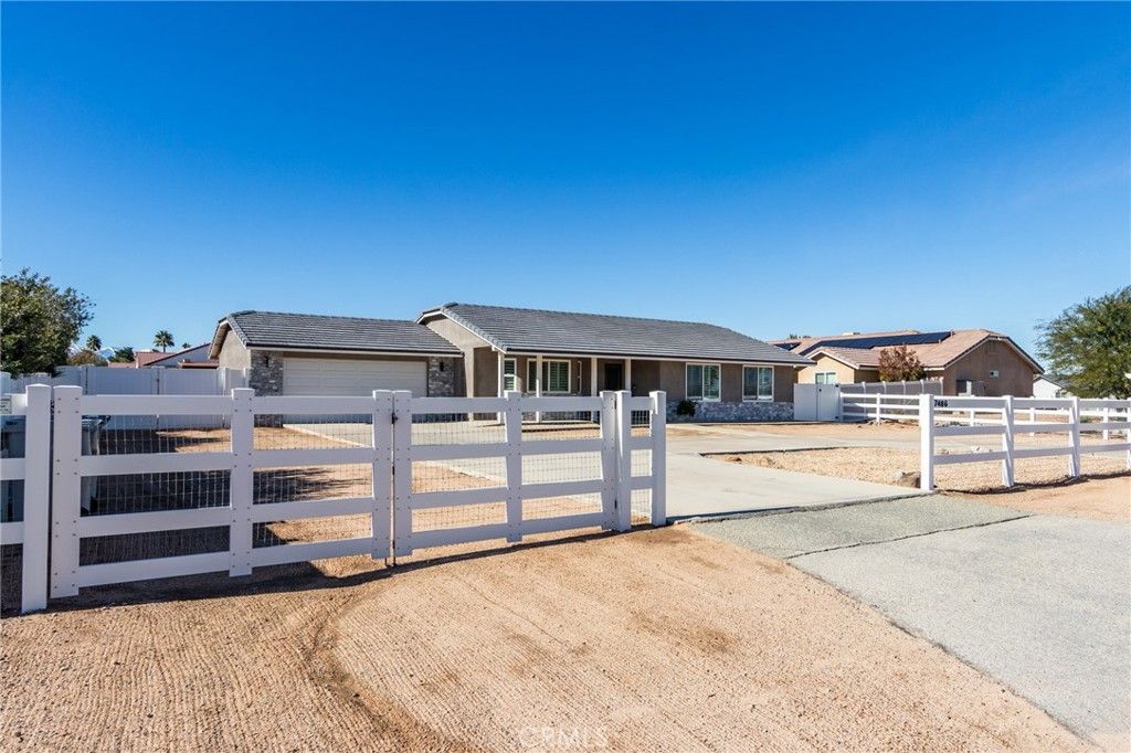 Photo of 7486 Langdon Ave, Hesperia, CA 92345 (MLS # HD25266883)