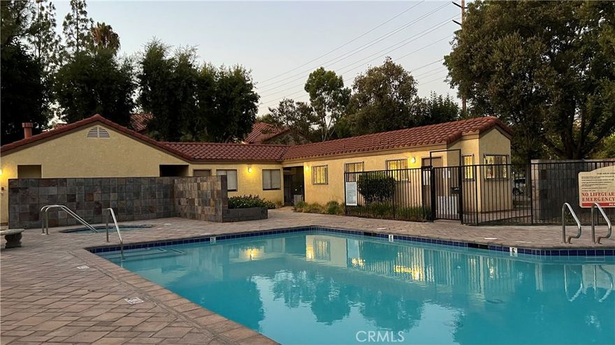 Wow super cute 1 bedroom 1 bath 1 garage condo in good condition, right next to UCR and walking distance to Police docility, student recreation center, parking lot 26, University shopping and entertainment center. Condo has granite counter tops in Bathroom and Ceiling fans in Dining room and Bedroom(has 2 closets). Condo Complex has a nice pool/Jacuzzi area and BBQ areas next to buildings. Walking distance to Starbucks, Subway and more restaurants. Very convenient location.