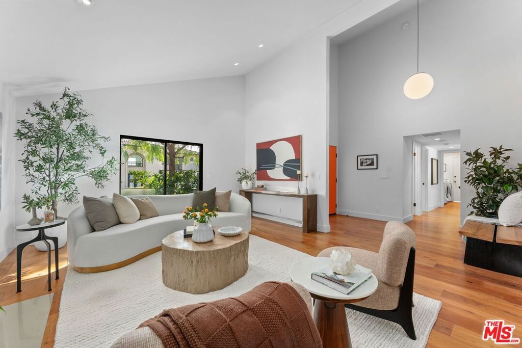 Photo of 6435 Innsdale Drive, Los Angeles, CA 90068 (MLS # 25612637)