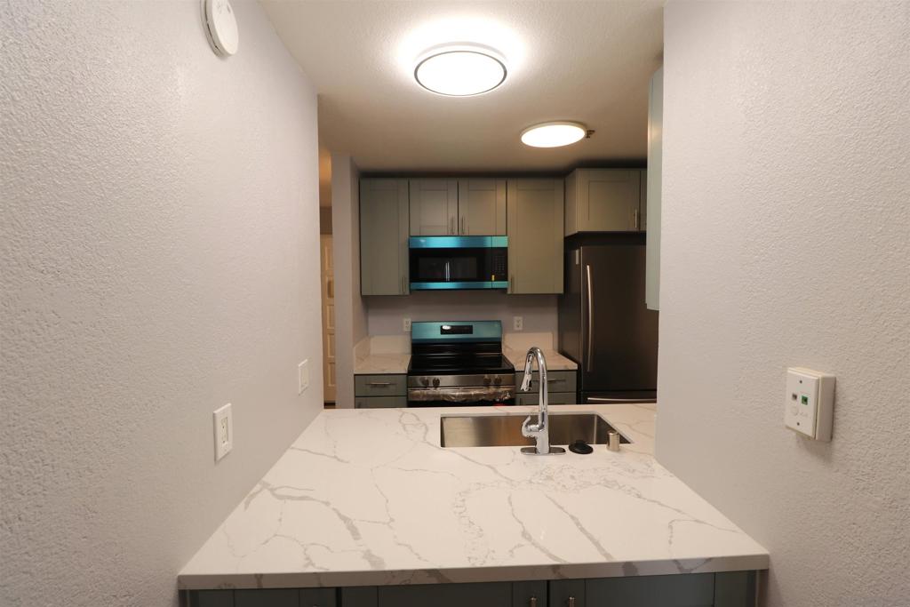 4041 Oakcrest Dr 105