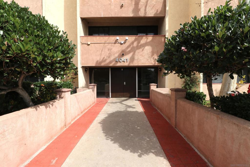 4041 Oakcrest Dr 105