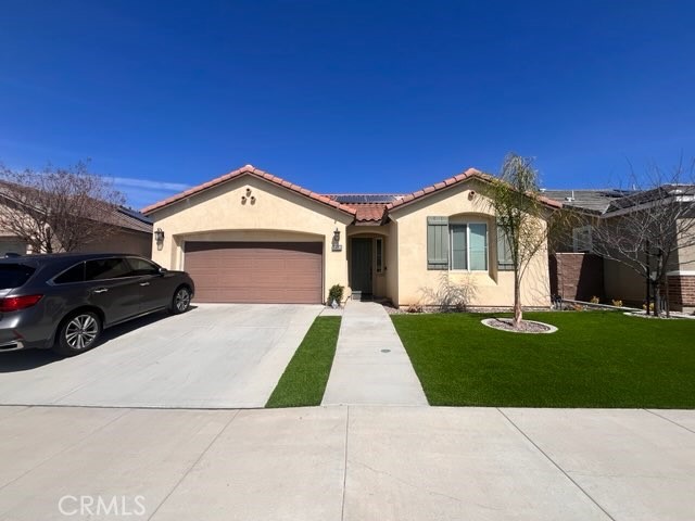 Beautiful home located in the highly sought-after Summerly community of Lake Elsinore. This well-maintained home features an open-concept layout, spacious living areas, a modern kitchen with granite countertops and stainless-steel appliances, and a large master suite with walk-in closet and dual sinks. The private backyard is perfect for outdoor entertaining or relaxing.
Enjoy access to HOA amenities, including multiple community pools, parks, a clubhouse, and walking trails. The home is just steps away from Summerly Golf Course, and minutes from shopping centers, restaurants, schools, and easy access to the 15 Freeway.