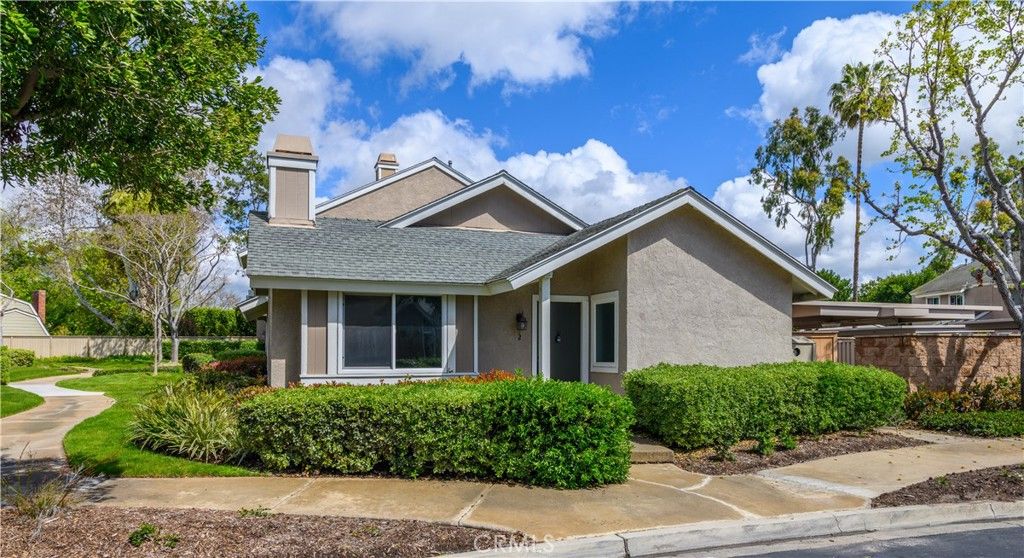 Photo of 2 Hollowglen #7, Irvine, CA 92604 (MLS # OC25272458)