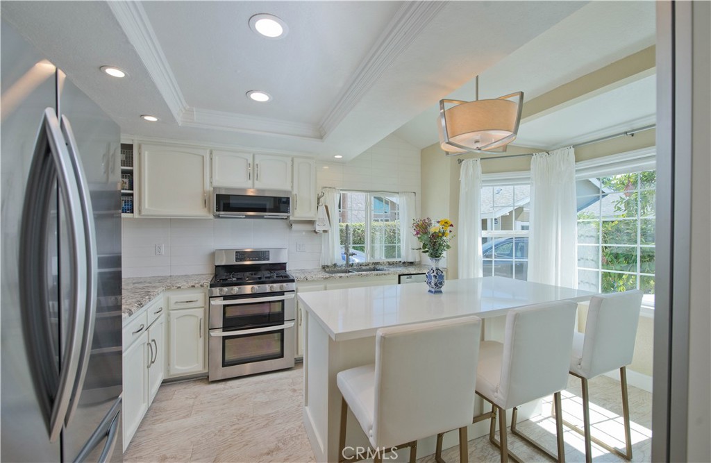 10057 Hillview
