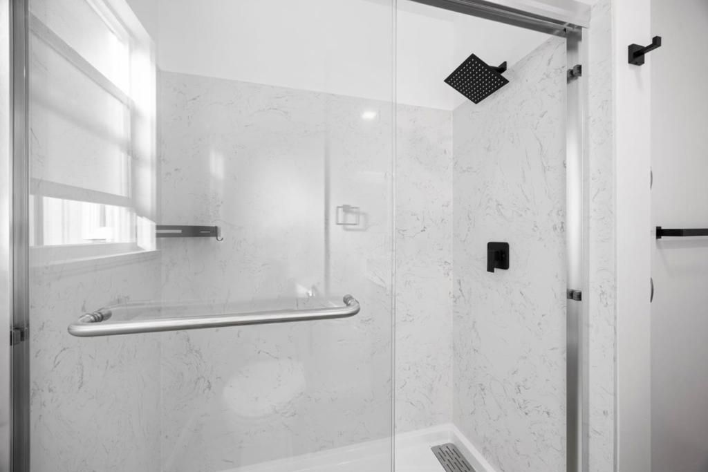 listing image 130724966207688396860