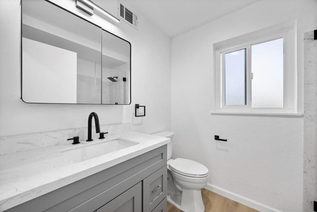 listing image 130722782813656887051