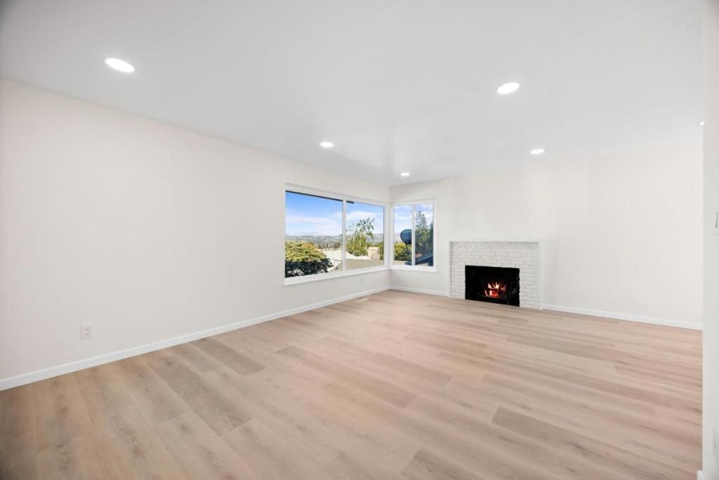 listing image 130722651837351870951