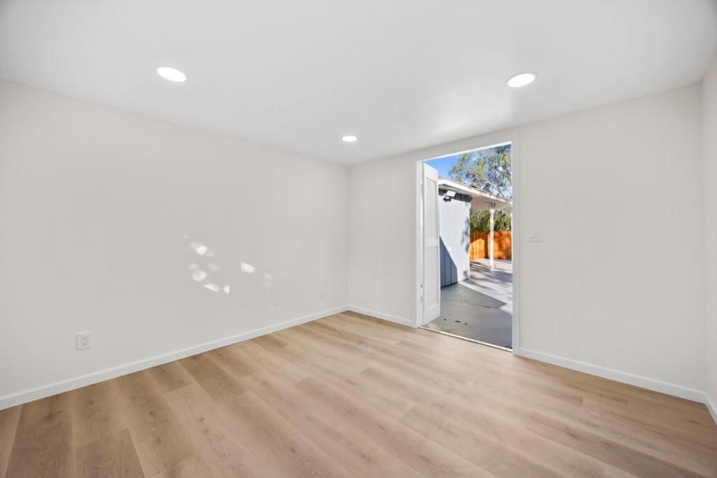 listing image 130724707552943177720