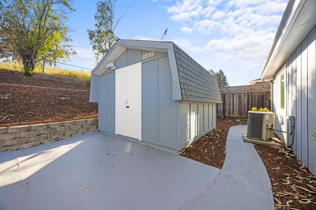 listing image 130723856713729576386