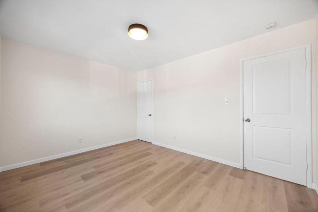 listing image 130722340375973908094
