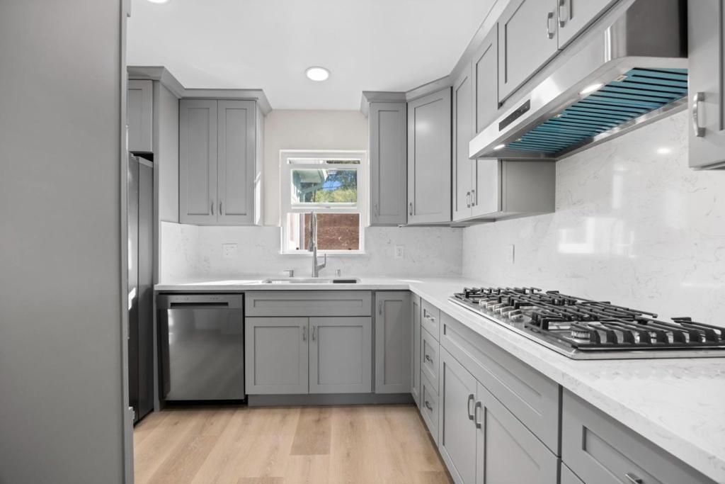 listing image 130722515188167071177