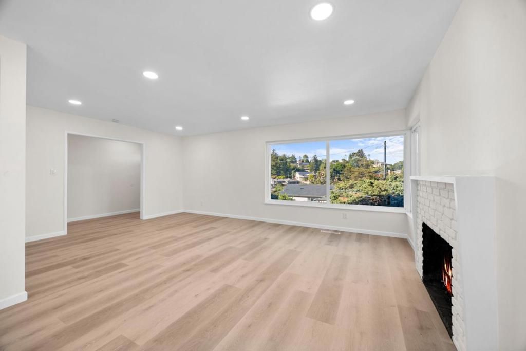 listing image 130725221689489346604