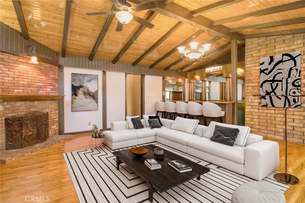 1513 Twin Lakes