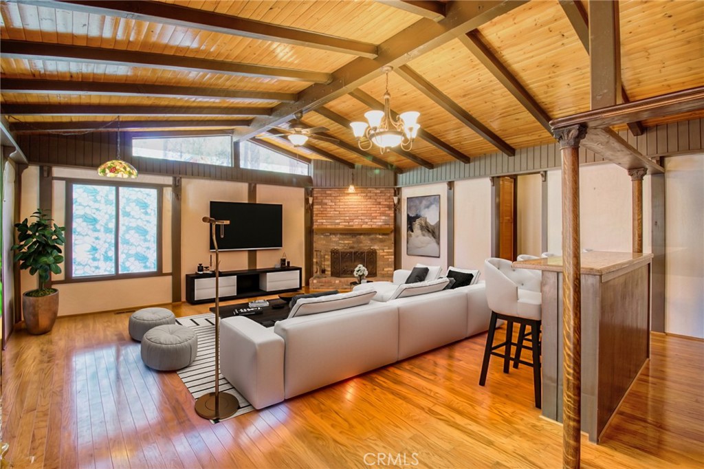 1513 Twin Lakes