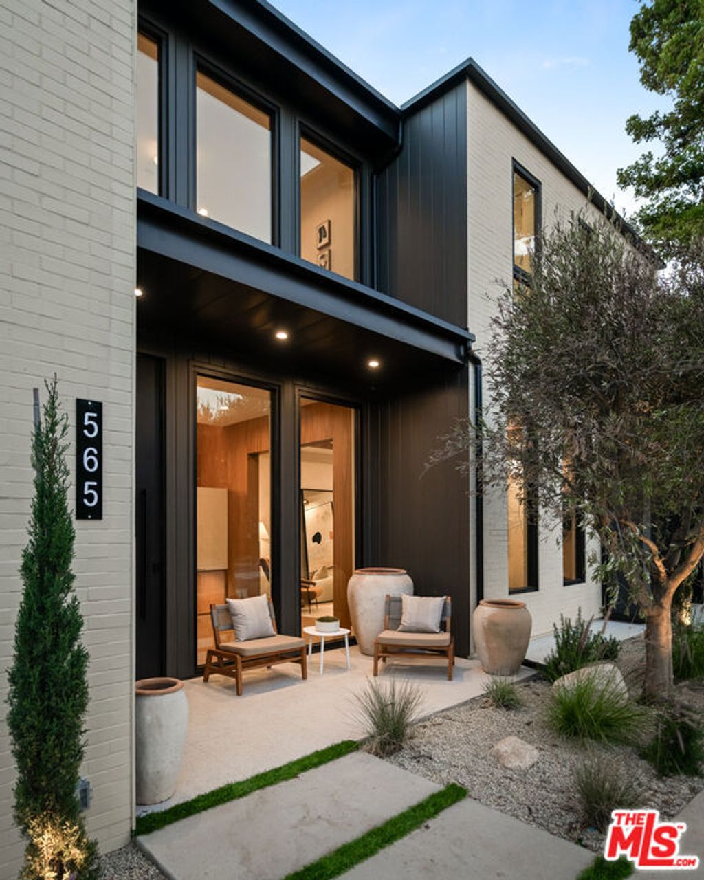 Photo of 565 Toyopa Drive, Pacific Palisades, CA 90272 (MLS # 26651391)