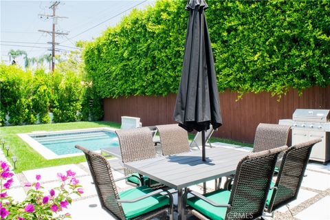 Photo of 542 N Kilkea Drive, Los Angeles, CA 90048 (MLS # SR25146034)