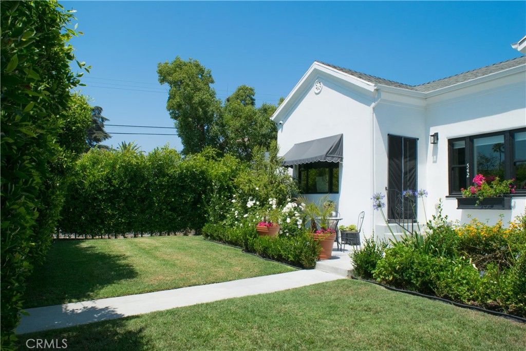 Photo of 542 N Kilkea Drive, Los Angeles, CA 90048 (MLS # SR25146034)