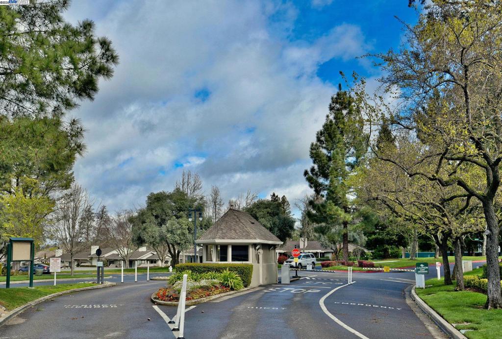 CROW CANYON C.C. - Residential