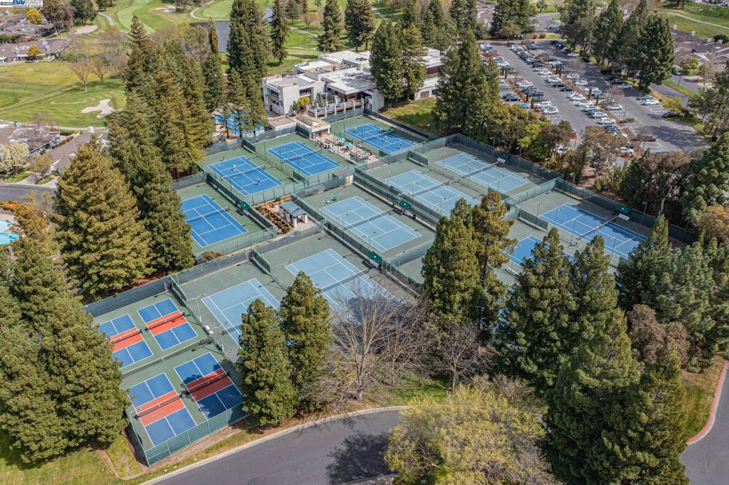CROW CANYON C.C. - Residential