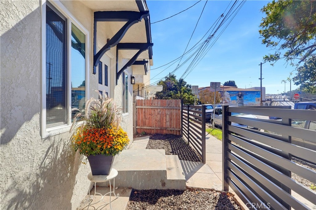 1326 S Cabrillo
