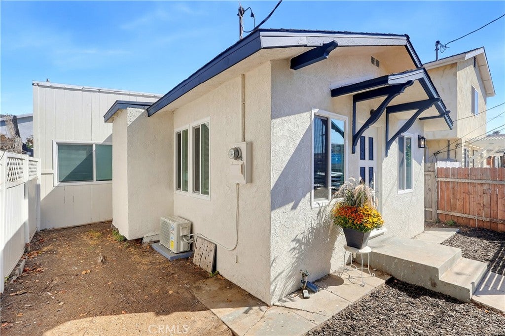 1326 S Cabrillo