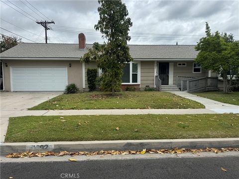 Photo of 1602 W Mells Ln, Anaheim, CA 92802 (MLS # CV26090091)
