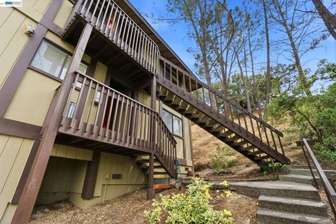 Photo of 2101 Vanderslice Ct #18, Walnut Creek, CA 94596 (MLS # 41136290)