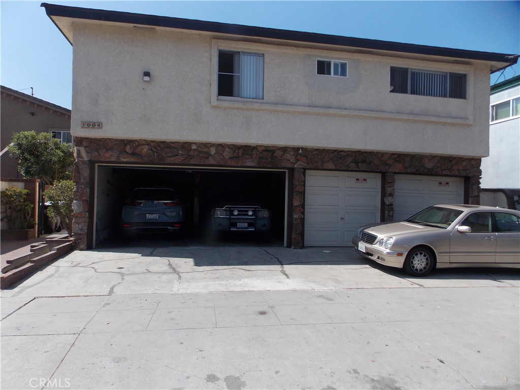 Located in the downtown. Unit shows well and comes with a single car garage storage (temporary). Newly refurbished, new stove. This complex is near the beach, restaurants, shops, public transportation and central downtown, Plus the complex is gated.