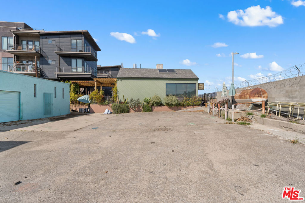 3051 N Coolidge Avenue