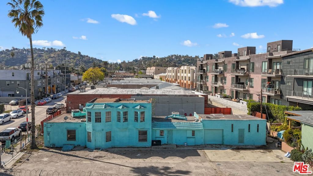 Photo of 3051 N Coolidge Avenue, Los Angeles, CA 90039 (MLS # 26633903)