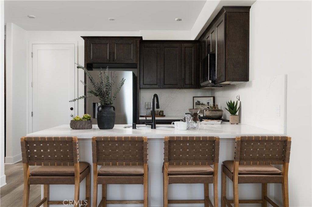 402 W Grand Avenue 303