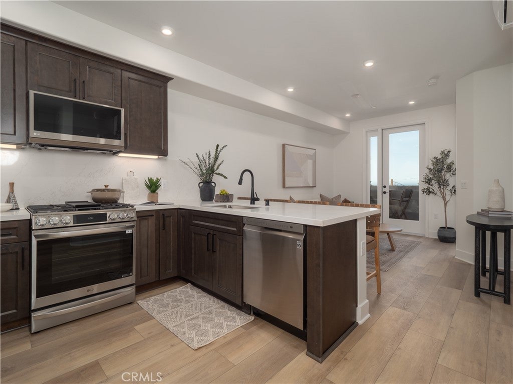 402 W Grand Avenue 303