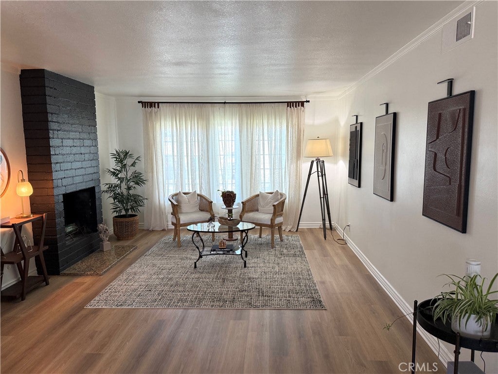 1950 W Glenoaks #A