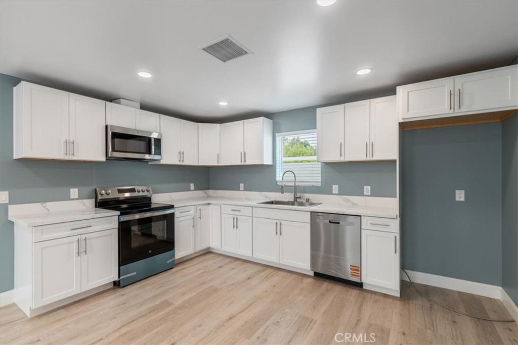 Welcome to your brand-new home in the heart of Sylmar!
This newly constructed 1,200 sq. ft. ADU offers modern living with an open floor plan, thoughtfully designed for comfort and convenience. Located near major freeways including the 210, 405, 118, and 5, and just minutes from public transportation, shopping centers, schools, Mission College, and Olive View Hospital — everything you need is within easy reach.
Step into a bright and spacious kitchen featuring quartz countertops, stainless steel appliances, and ample cabinet space, perfect for everyday living and entertaining.
Enjoy enhanced privacy in the right wing of the home, where the master suite offers a generously sized walk-in closet and a sleek, modern en-suite bathroom complete with contemporary tile walls, frameless glass shower doors, and elegant flooring.
On the opposite wing, you'll find two additional spacious bedrooms and a stylish hallway bathroom, all finished with modern touches and quality materials.
Don’t miss the opportunity to live in this beautifully designed, move-in ready home in one of Sylmar’s most convenient locations!