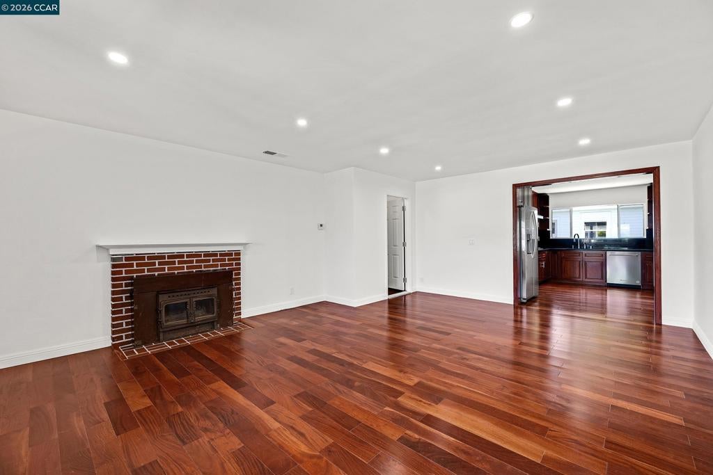 5512 Santa Cruz Ave