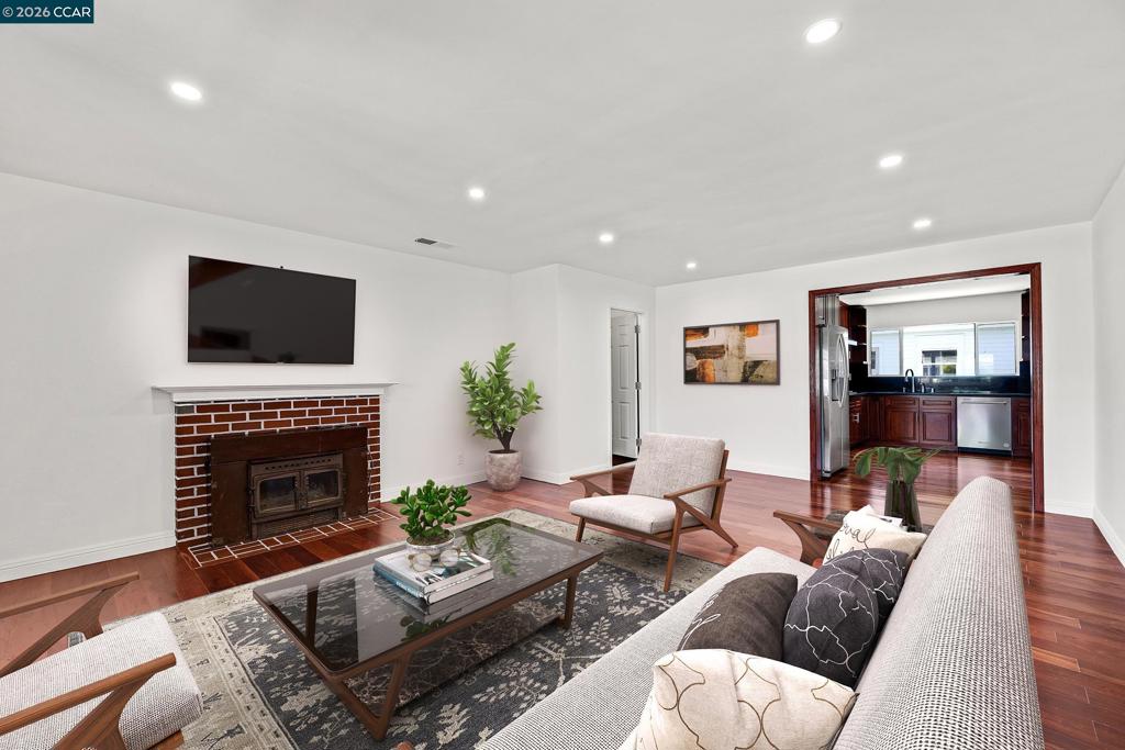 5512 Santa Cruz Ave