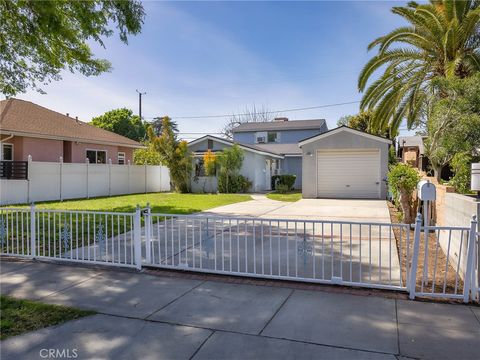 Photo of 1331 N Lamer Street, Burbank, CA 91506 (MLS # BB26080004)