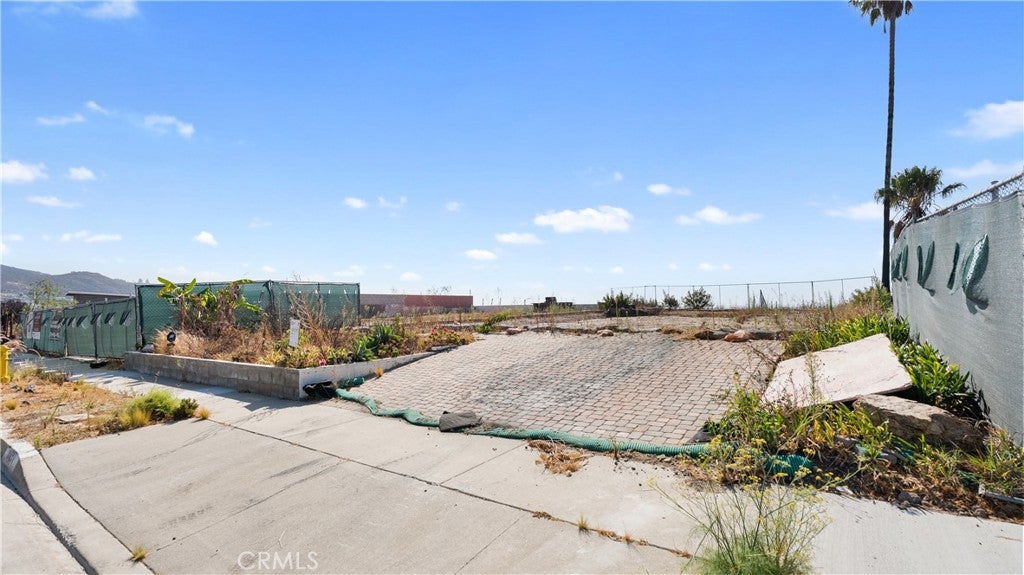 18434 Clifftop