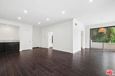 Photo of 8865 Alden Drive #101, Los Angeles, CA 90048 (MLS # 26836267)