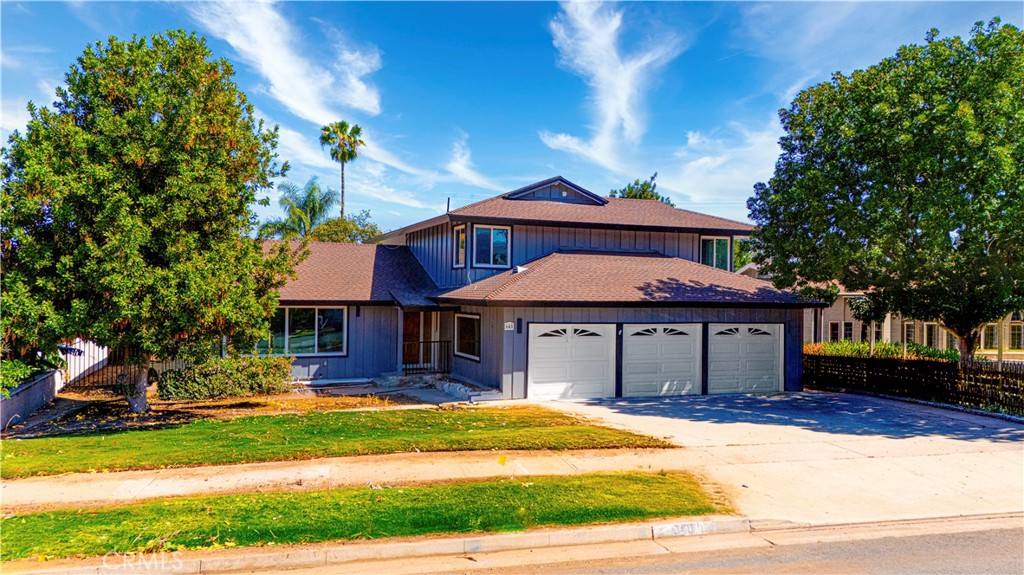 645 Lancer Ln