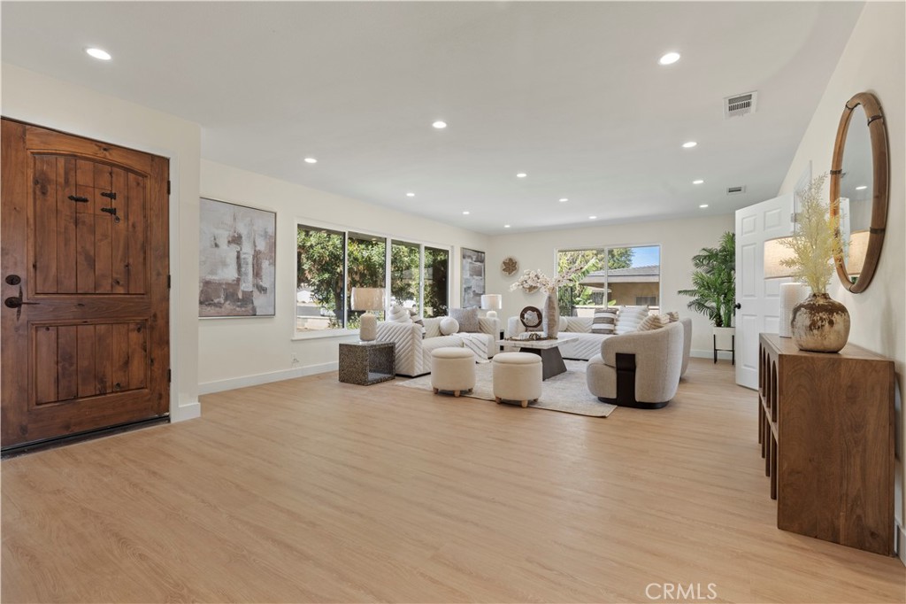645 Lancer Ln