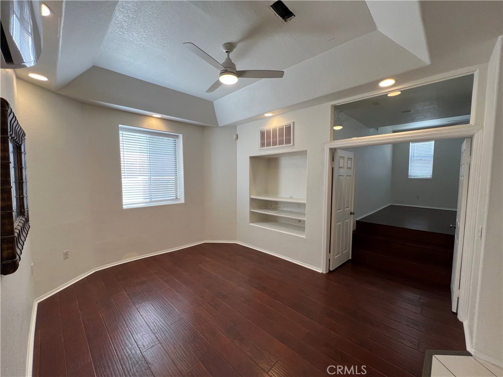 One bedroom, two bathroom Casita located within the gated community of Canyon Lake. This home includes an attached one-car garage and all utilities are included.
Residents of Canyon Lake enjoy access to community amenities such as a private golf course, pickleball courts, tennis courts, volleyball courts, dog parks, mini parks on the lake, and an equestrian center. The community also offers boating, fishing, and other recreational opportunities.
This Casita provides a convenient and functional layout with a private garage and a location that allows residents to take advantage of the wide range of amenities available within Canyon Lake.