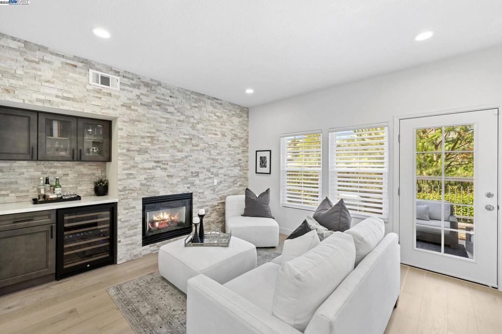 SUMMIT - Residential