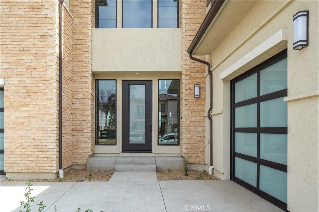 Photo of 20580 Edgewood Court, Chatsworth, CA 91311 (MLS # SR25233928)