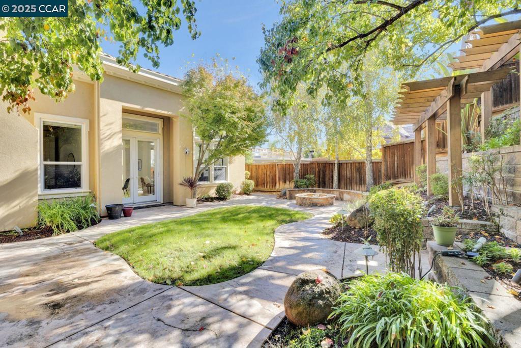 TRILOGY VINEYARDS - Residential