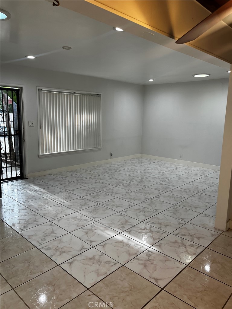 639 S Baker Street