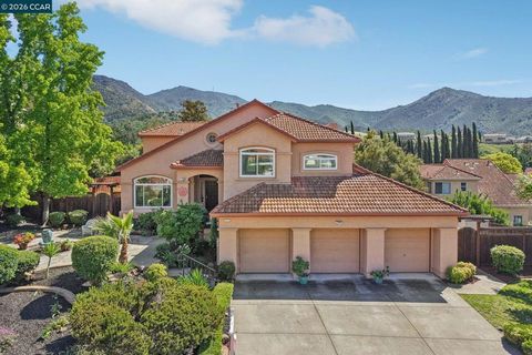 Photo of 242 El Pueblo Pl, Clayton, CA 94517 (MLS # 41131274)